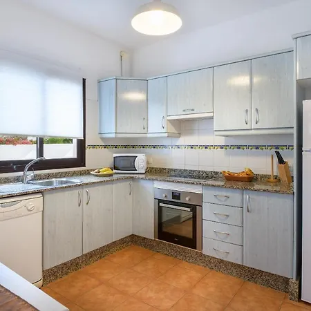 Vista Lobos Entre Volcanes Y Oceano Playa Blanca (Lanzarote)