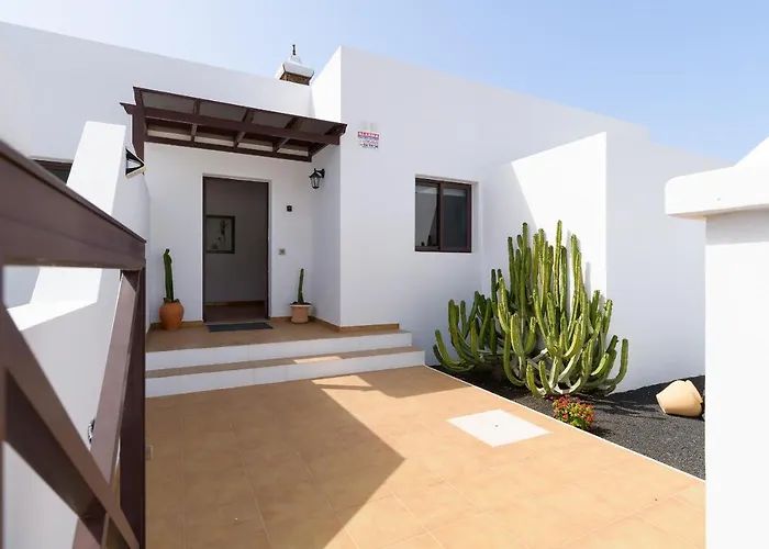 Vista Lobos Entre Volcanes Y Oceano * بلايا بلانكا